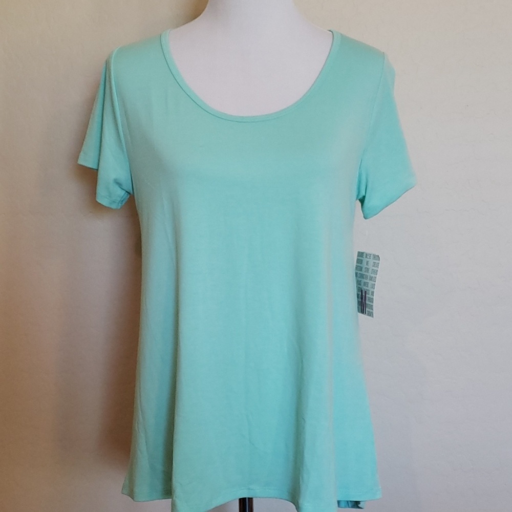 Brand new Lularoe Classic T
